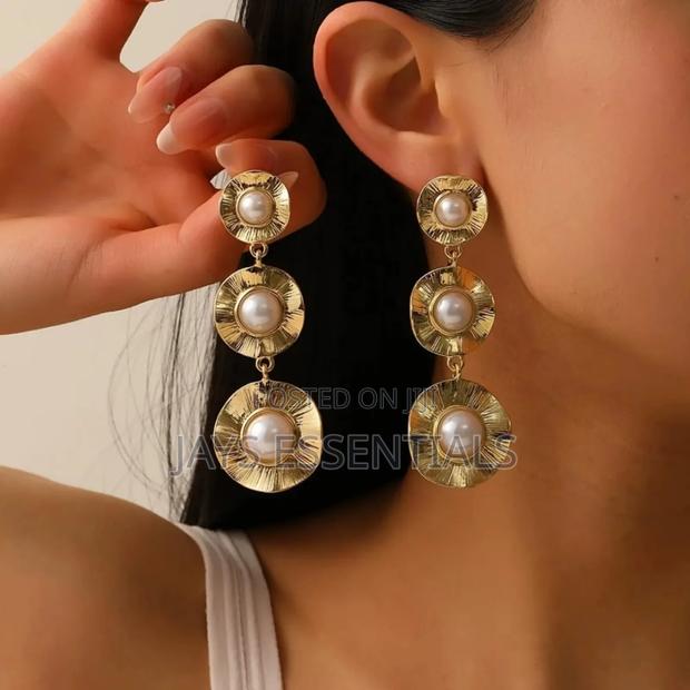 Transform Your Looks With Our Earrings - thumbnail 5