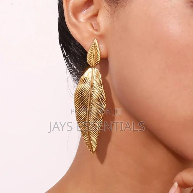 Transform Your Looks With Our Earrings - thumbnail 10