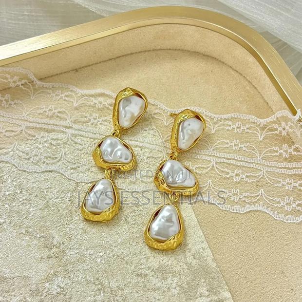 Transform Your Looks With Our Earrings - thumbnail 12