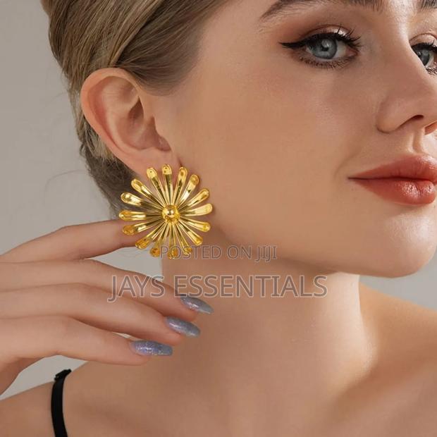 Transform Your Looks With Our Earrings - thumbnail 13