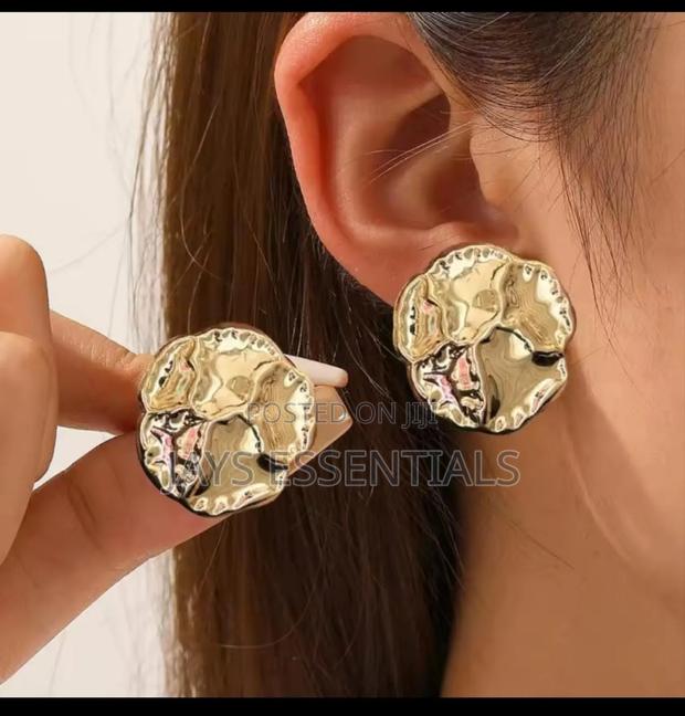 Transform Your Looks With Our Earrings - thumbnail 20