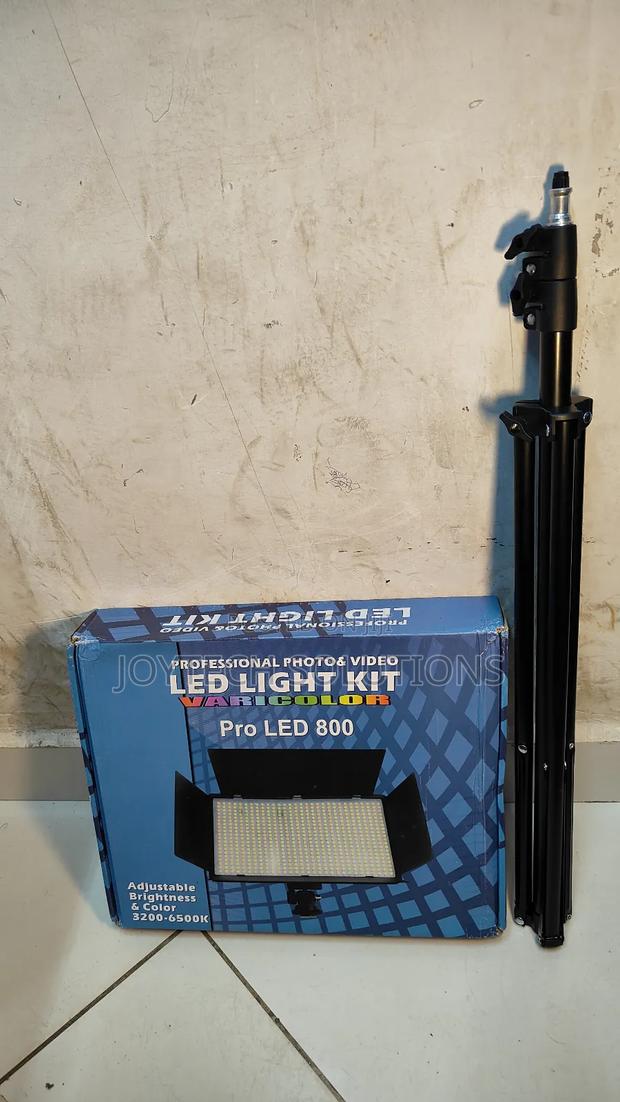Photo and Video Professional Led Pro800 and the Tripod Stand