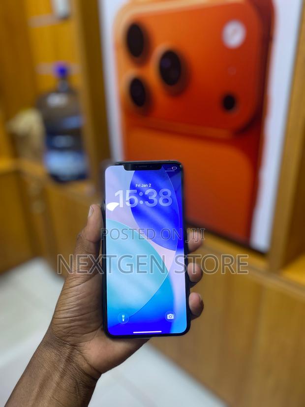 Apple iPhone 15 Pro 256 GB Gold - thumbnail 2