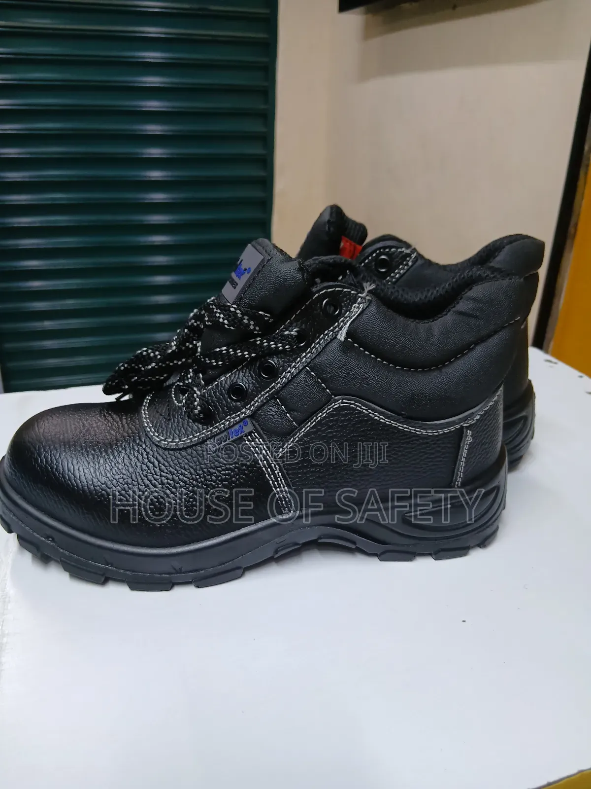 Plain Black Safety Footwear Vaultex