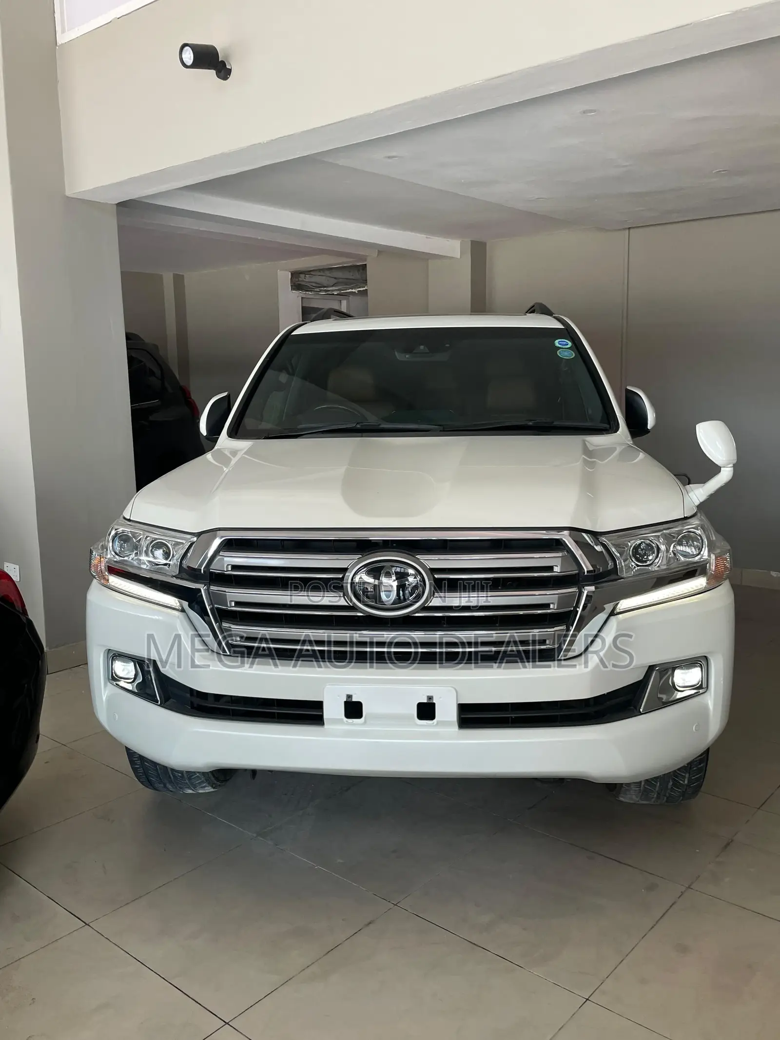 Toyota Land Cruiser 4.6 V8 ZX 2018 White
