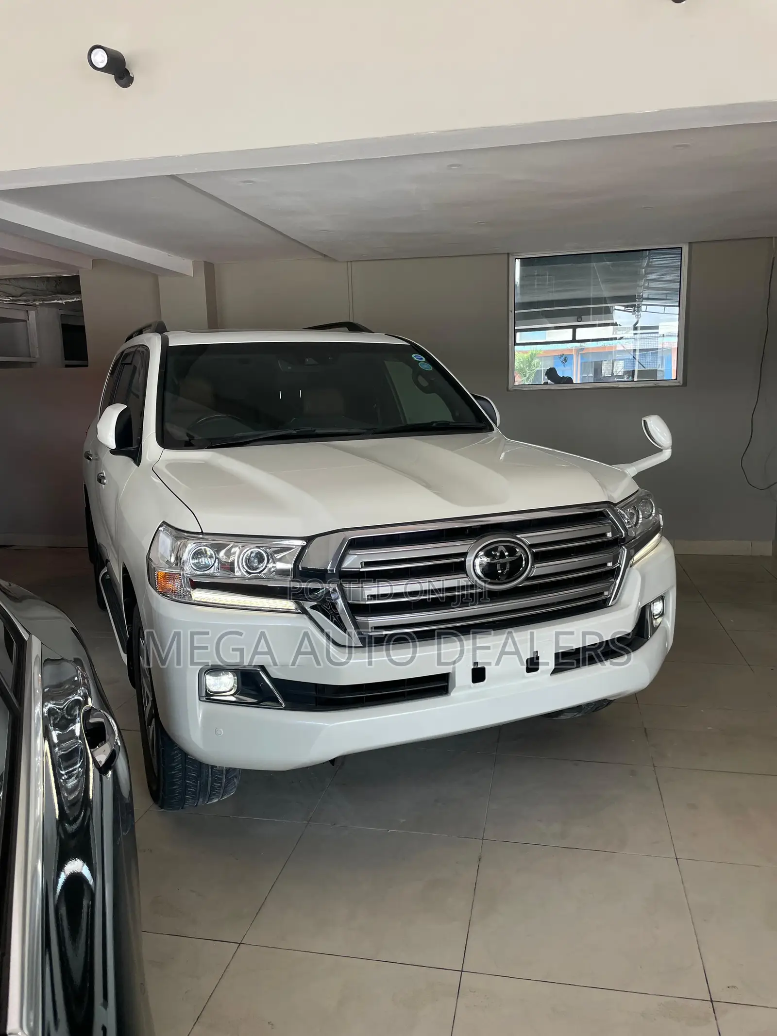 Toyota Land Cruiser 4.6 V8 ZX 2018 White