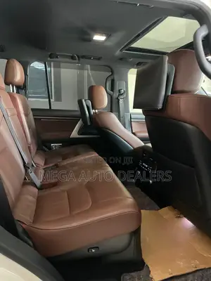 Toyota Land Cruiser 4.6 V8 ZX 2018 White