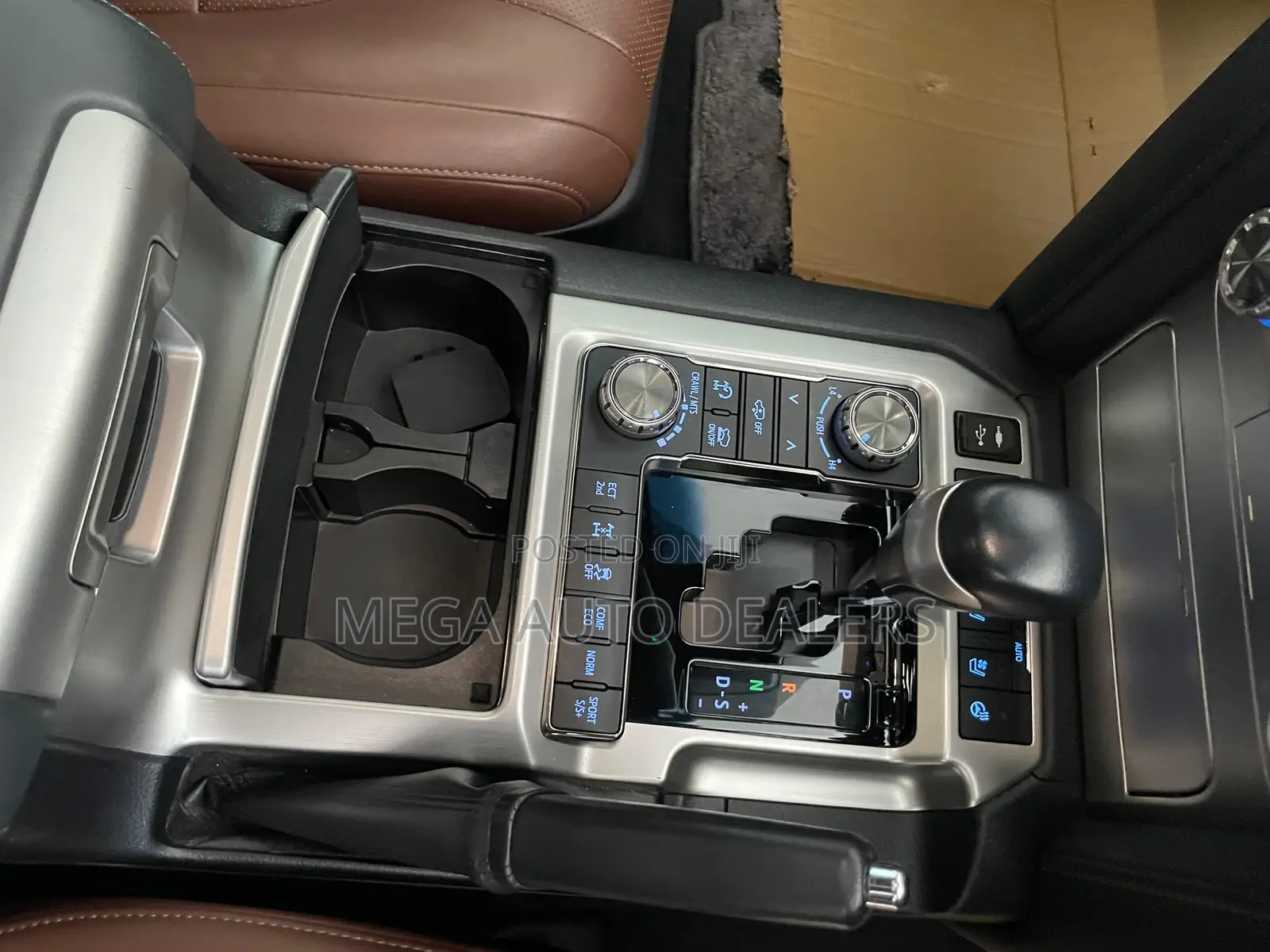 Toyota Land Cruiser 4.6 V8 ZX 2018 White