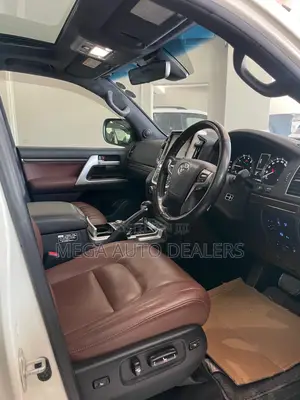 Toyota Land Cruiser 4.6 V8 ZX 2018 White