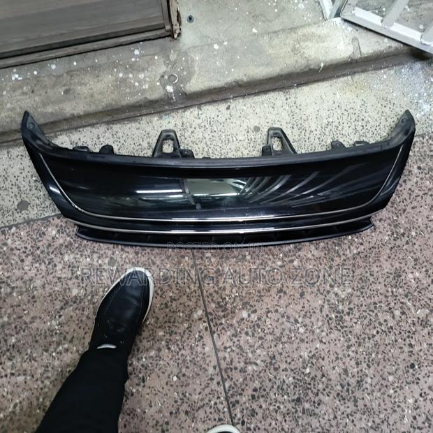 Harrier 2018 Grille - thumbnail 2