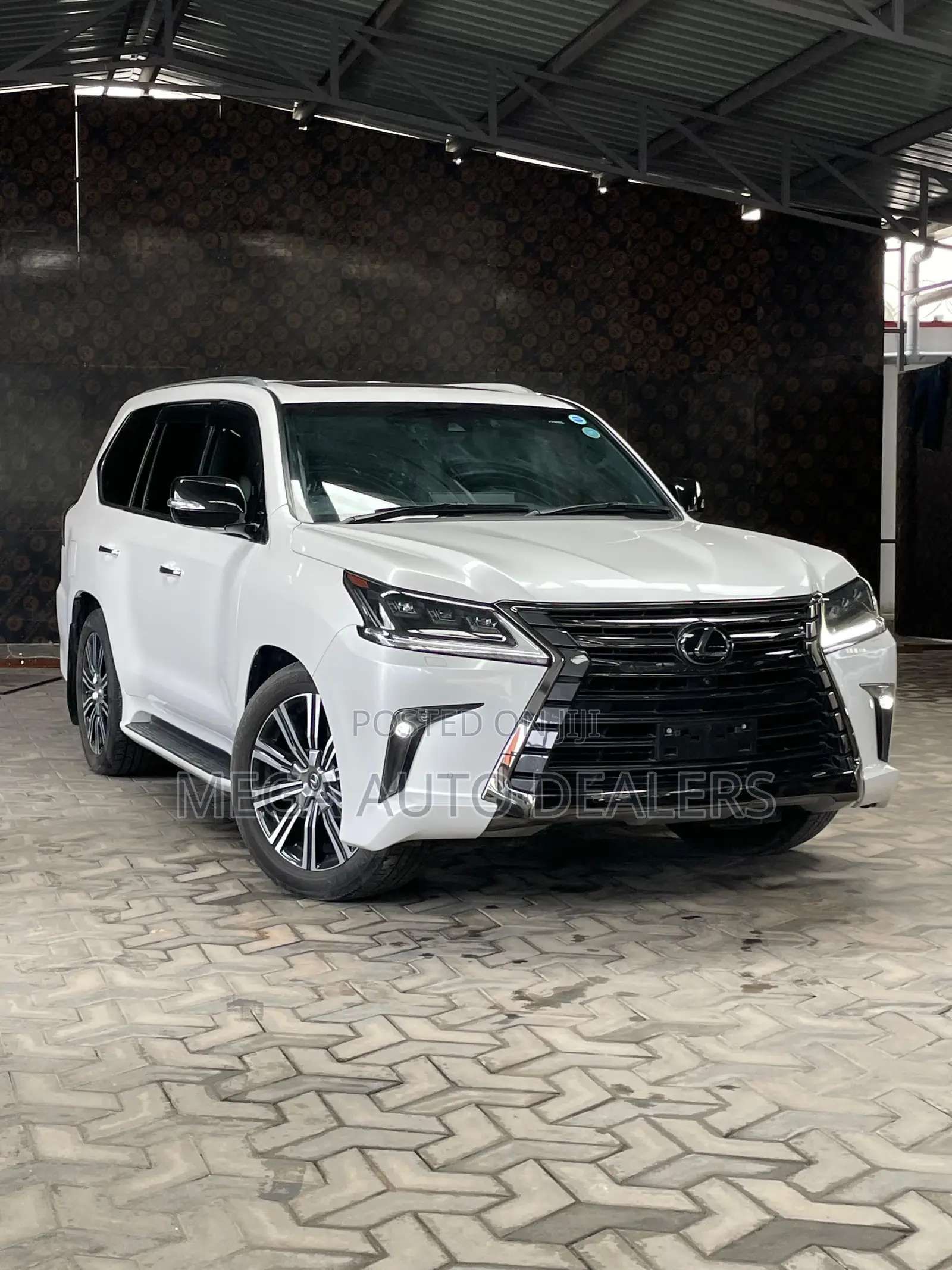 Lexus LX 570 (5 seats) AWD 2018 White