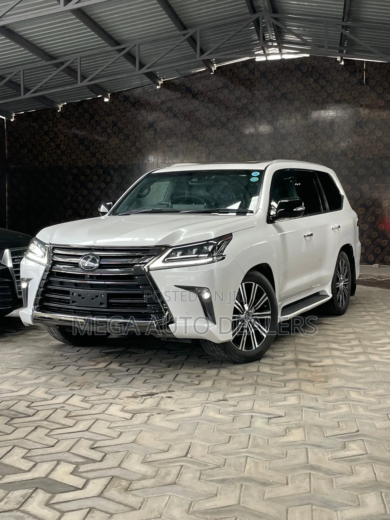 Lexus LX 570 (5 seats) AWD 2018 White