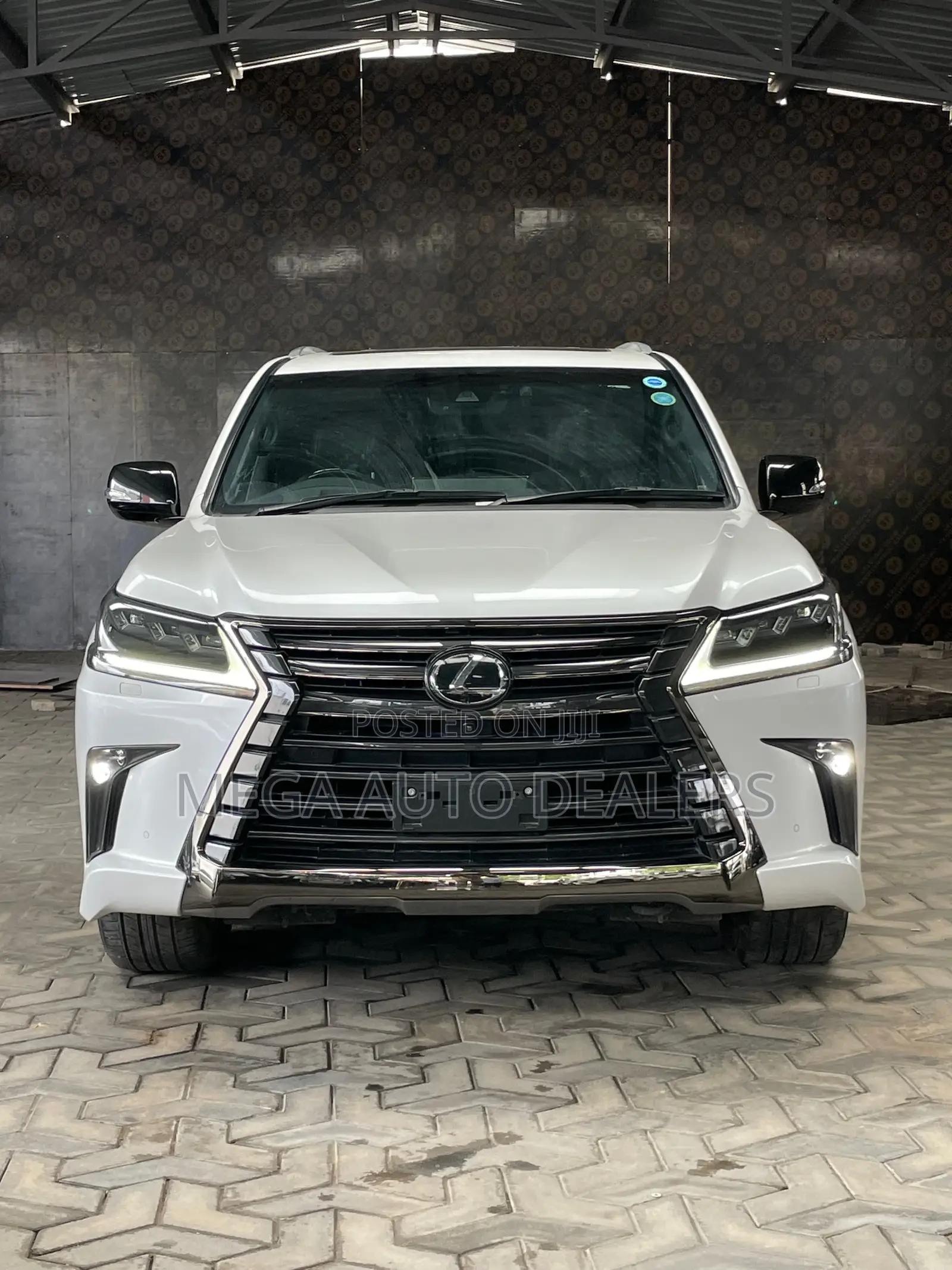 Lexus LX 570 (5 seats) AWD 2018 White