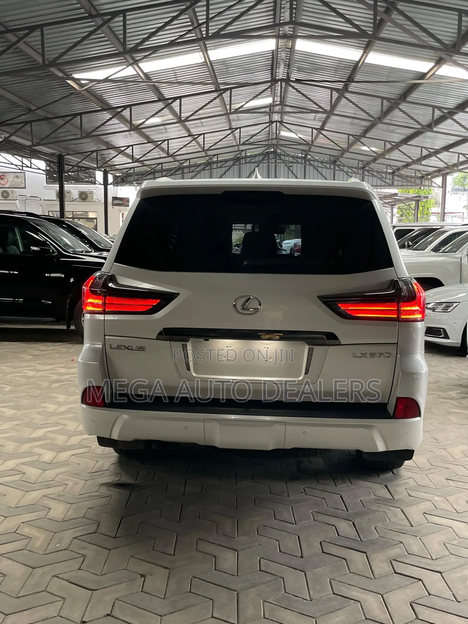 Lexus LX 570 (5 seats) AWD 2018 White