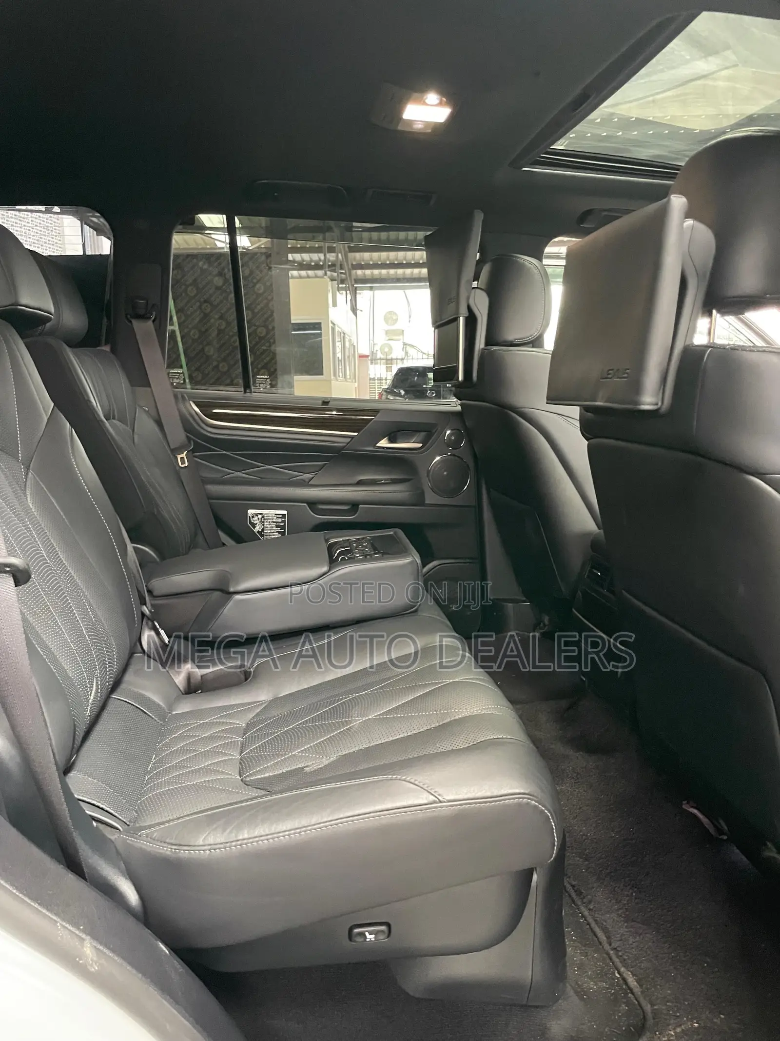 Lexus LX 570 (5 seats) AWD 2018 White