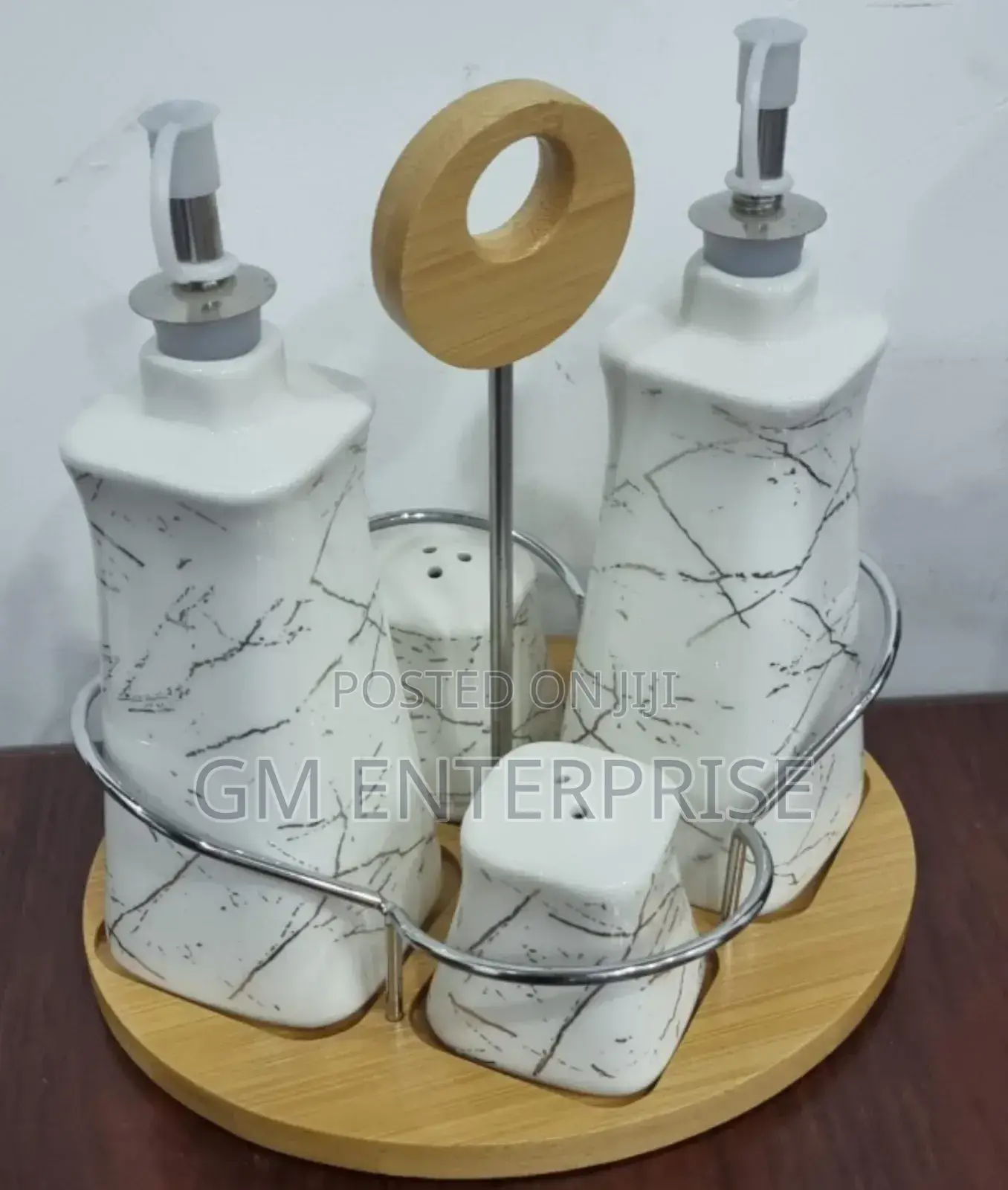 * Set of 4 Ceramic Gravy Boat