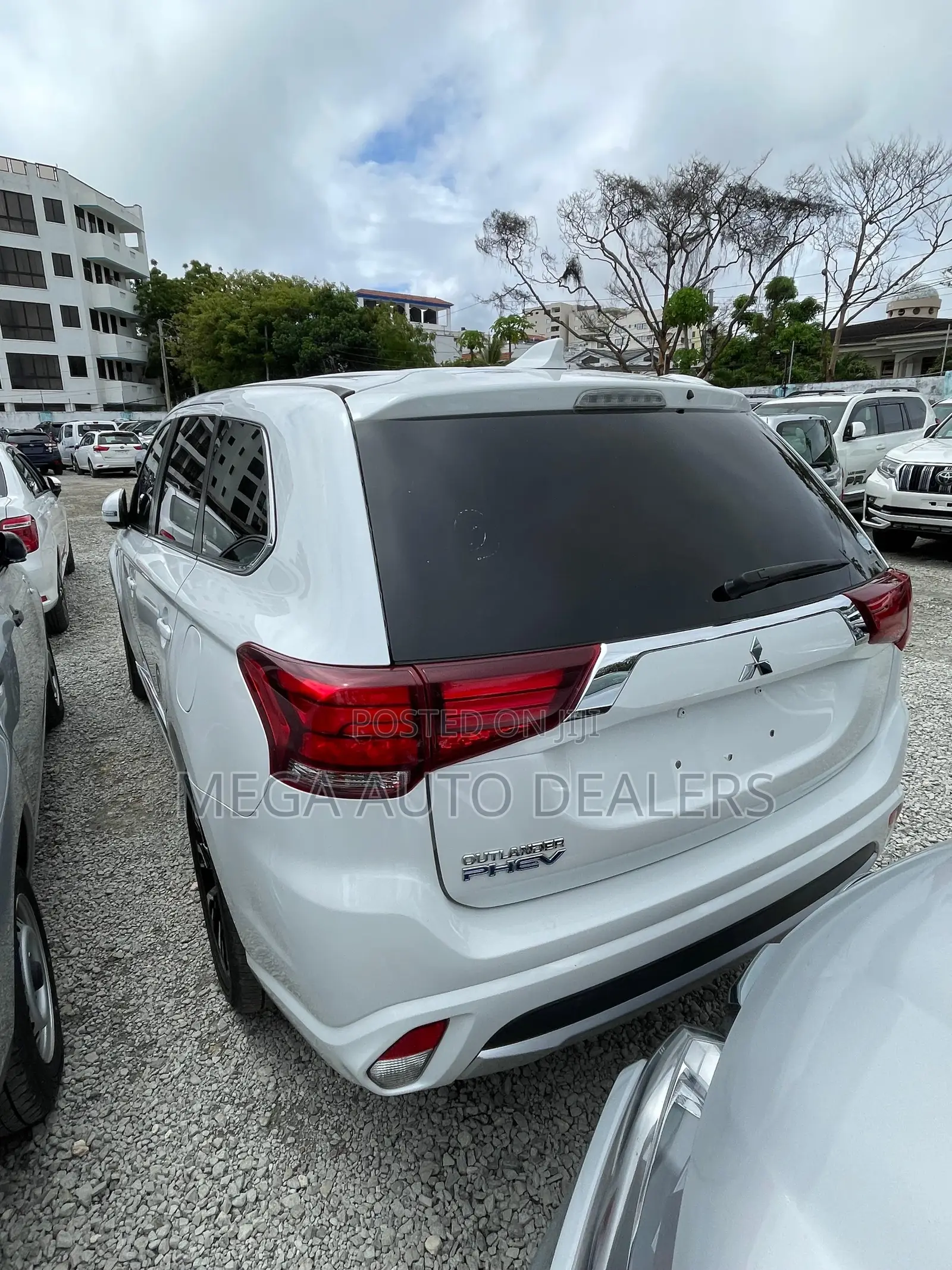 Mitsubishi Outlander 2018 White