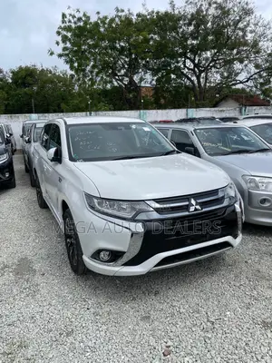 Mitsubishi Outlander 2018 White