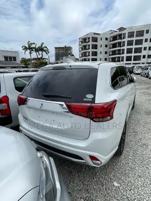 Mitsubishi Outlander 2018 White