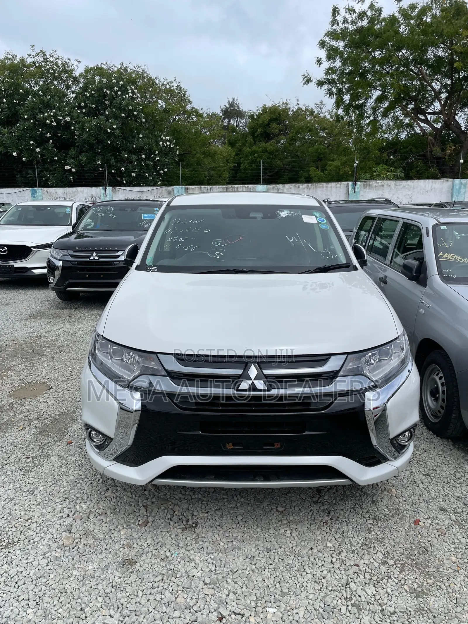 Mitsubishi Outlander 2018 White