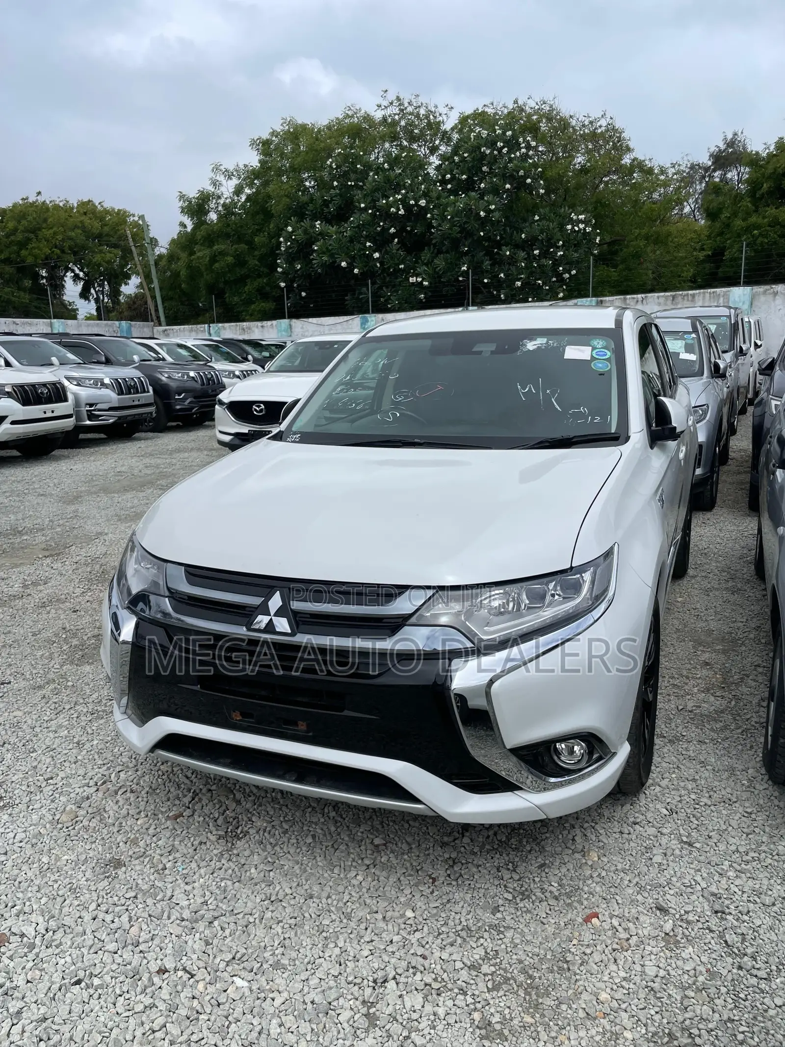 Mitsubishi Outlander 2018 White