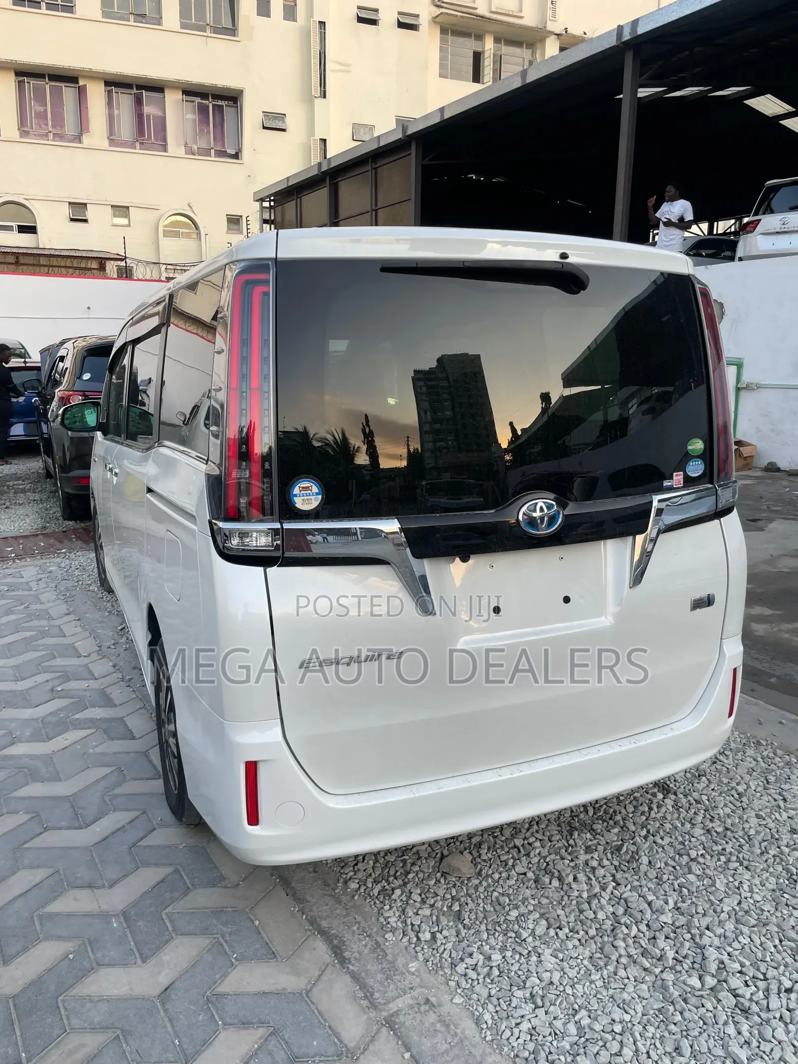 Toyota Esquire 2018 White