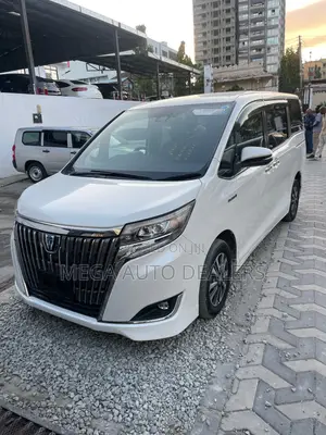 Toyota Esquire 2018 White