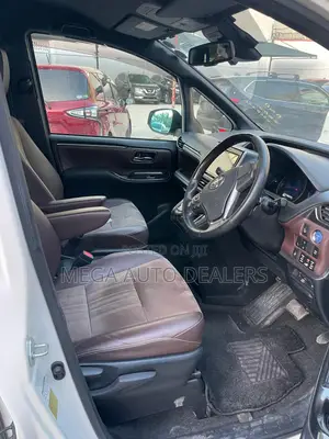 Toyota Esquire 2018 White