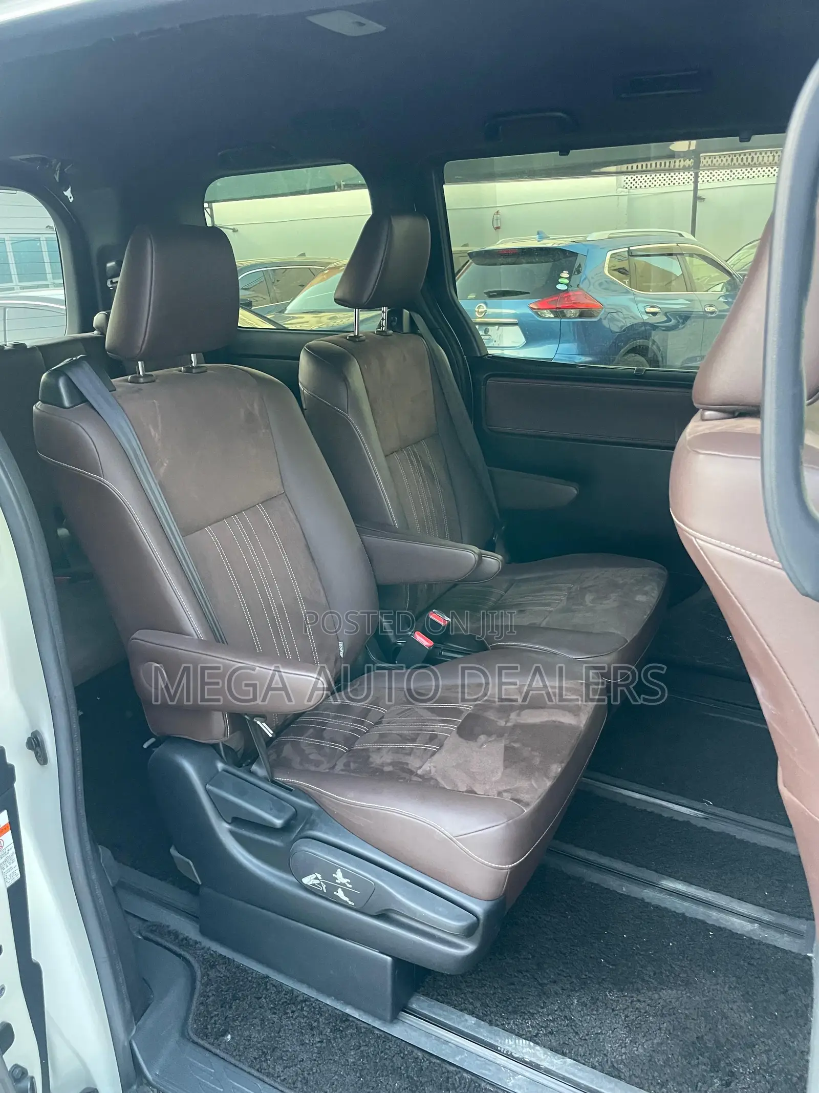 Toyota Esquire 2018 White