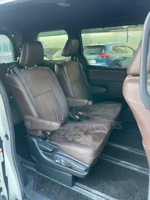 Toyota Esquire 2018 White