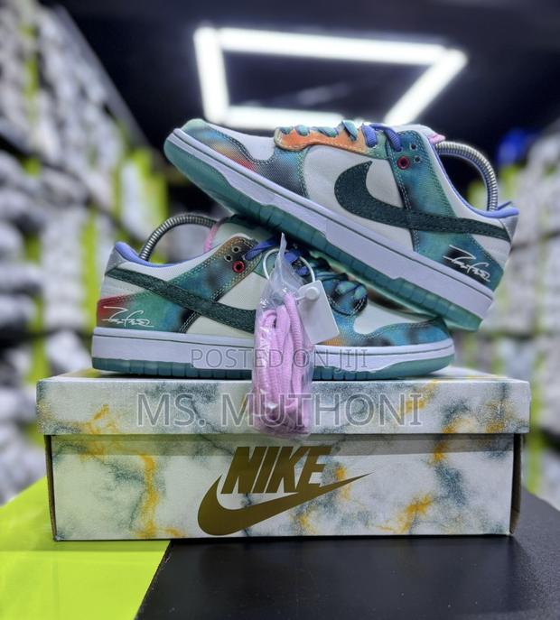 Nike Sb Dunk Low X Futura Laboratories Size Size 36-45 - thumbnail 4