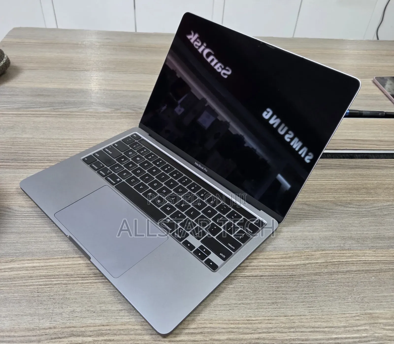 Laptop Apple MacBook Pro 2020 8GB Intel Core I5 SSD 512GB