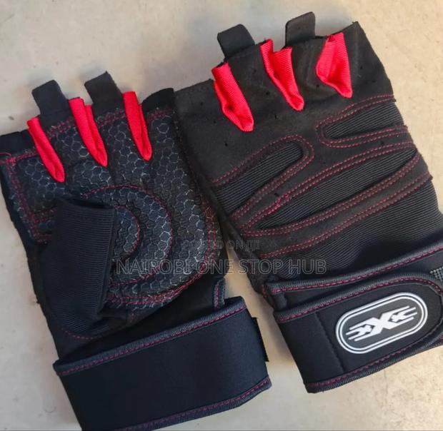 Comfort Grip Training Gloves for Strength Workout