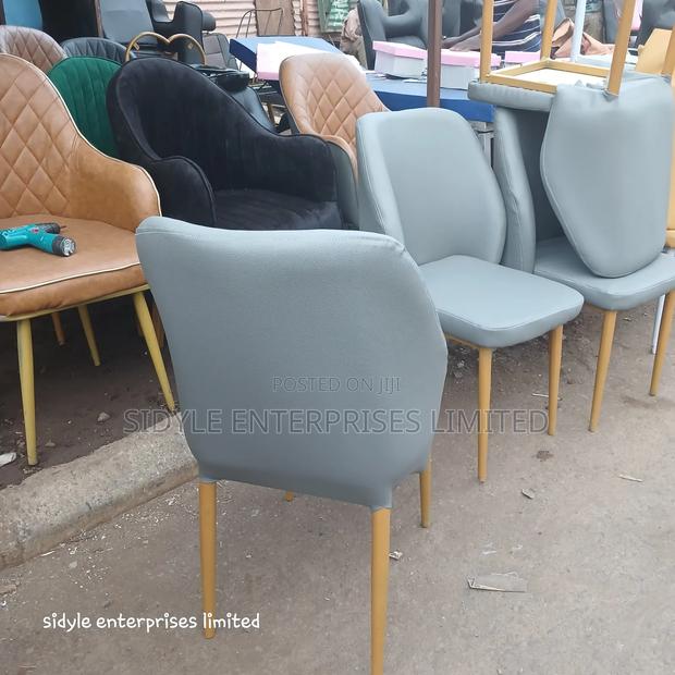 Grey Hotel Seats - thumbnail 2