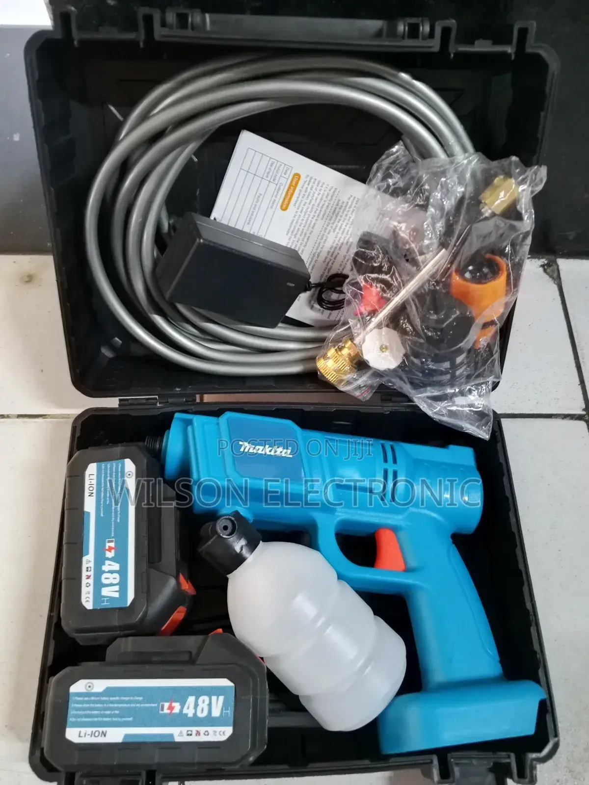 Makita Cordless Pressure Washing Machine.