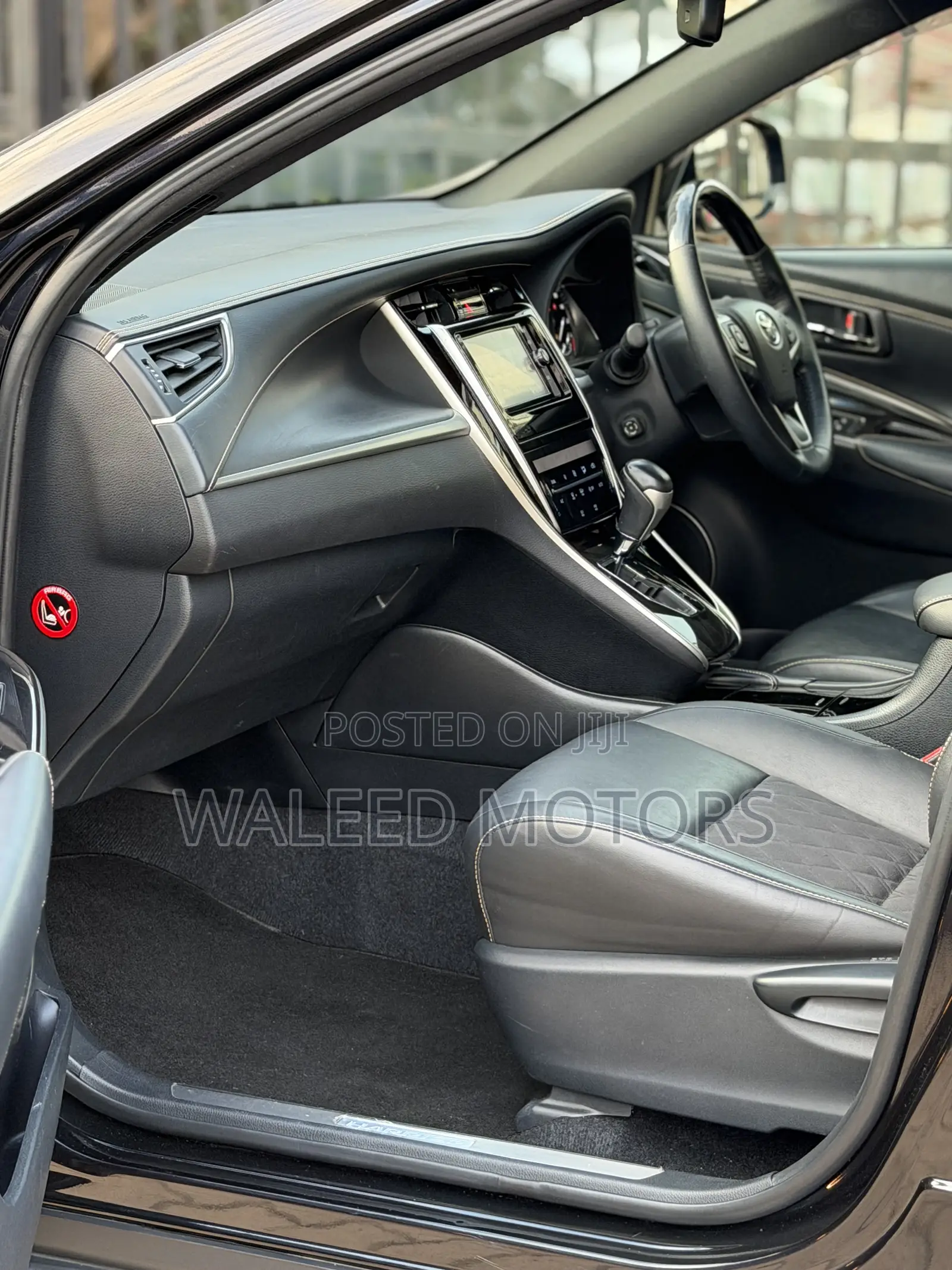 Toyota Harrier 2.0 2018 Black