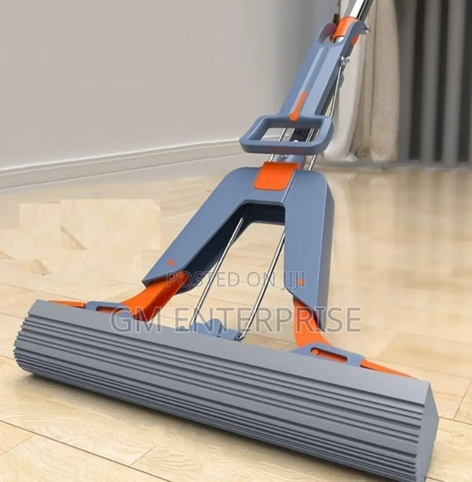 *Super Absorbent Self Wringing Mop