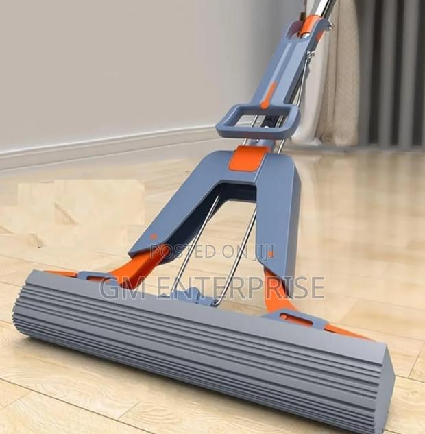 *Super Absorbent Self Wringing Mop