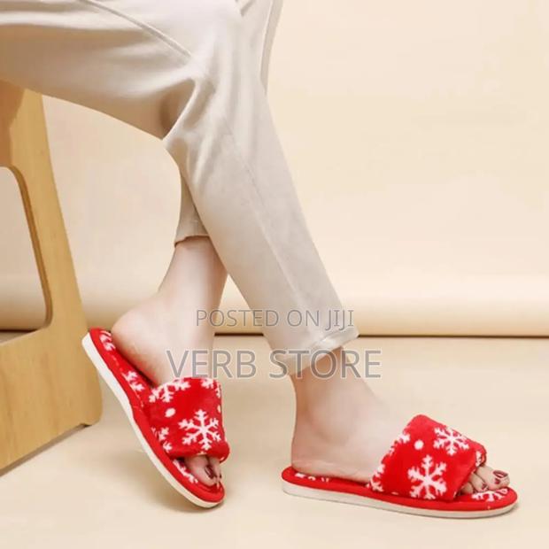 Fuzzy Indoor Slippers Christmas - thumbnail 2