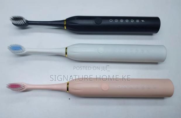 Adult Automatic Toothbrush With 4 Replacement Heads - main view