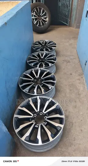 19 Inch Brand New Landcruiser Tx Original Rims Set