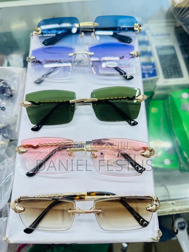 Classic Sunglasses - thumbnail 18