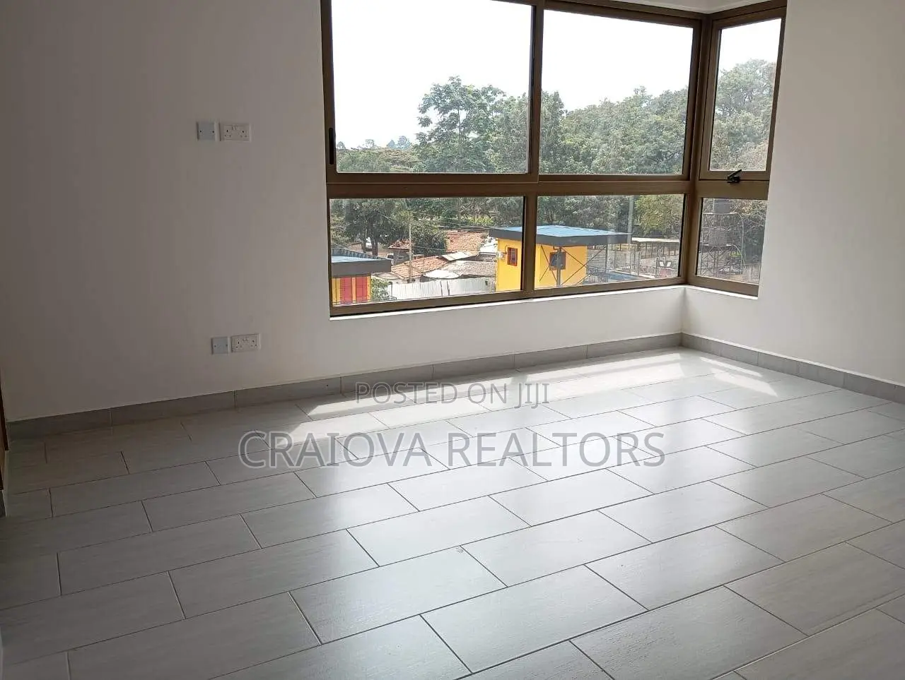 3bdrm Apartment in Muthangari for sale