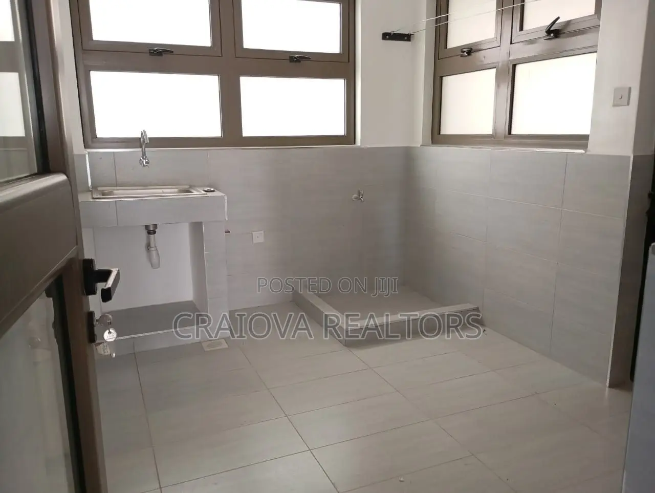 3bdrm Apartment in Muthangari for sale