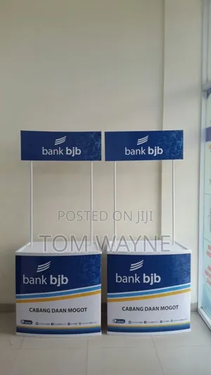 Portable Plastic Booth, Sampling Table