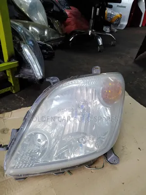 Ex-Japan Toyota-Ist Headlights
