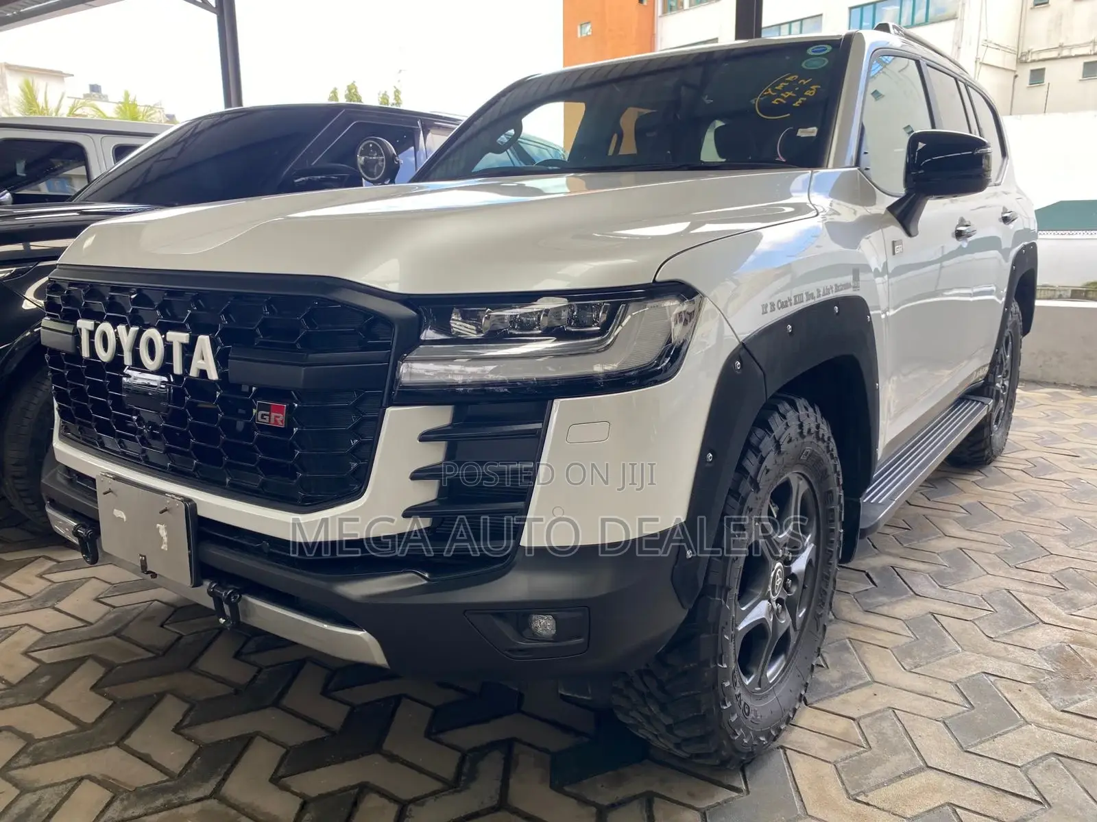 Toyota Land Cruiser LC300 2023 White