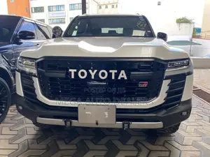 Toyota Land Cruiser LC300 2023 White