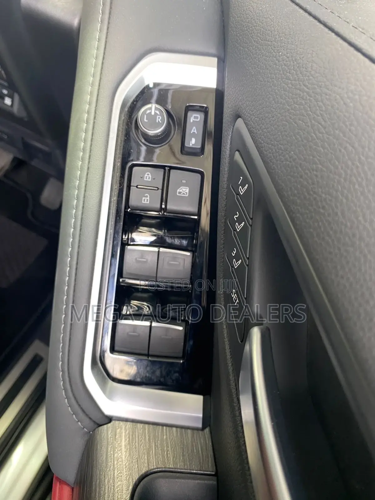 Toyota Land Cruiser LC300 2023 White