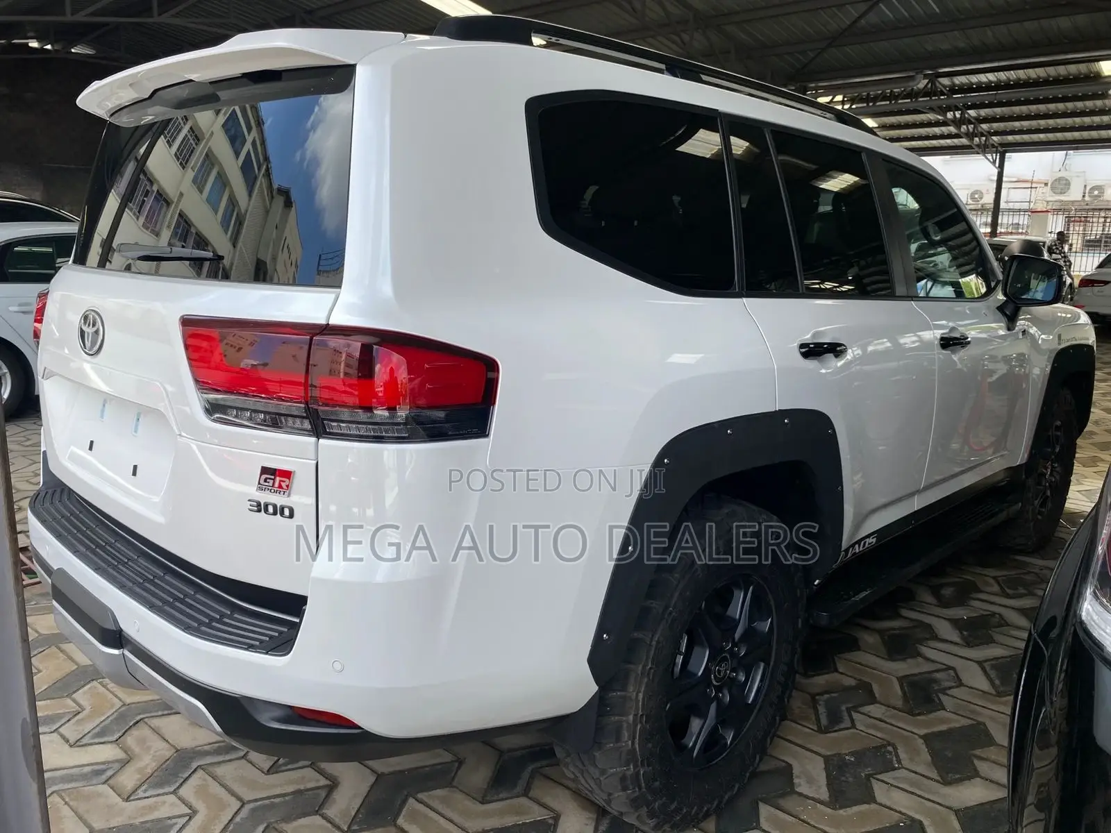 Toyota Land Cruiser LC300 2023 White